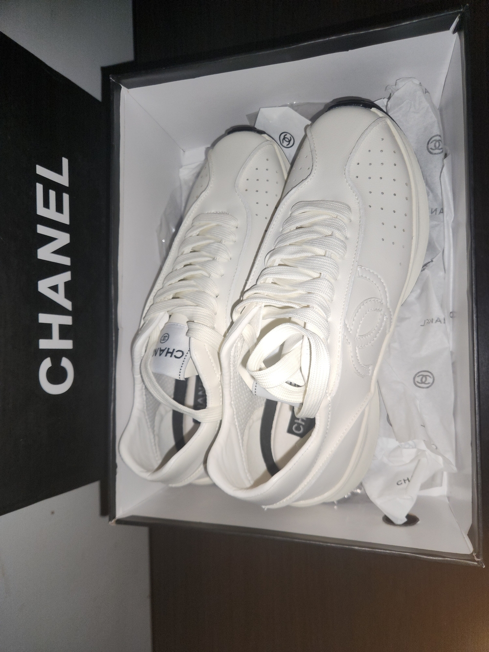 CHANEL White Women's Leather Sneakers